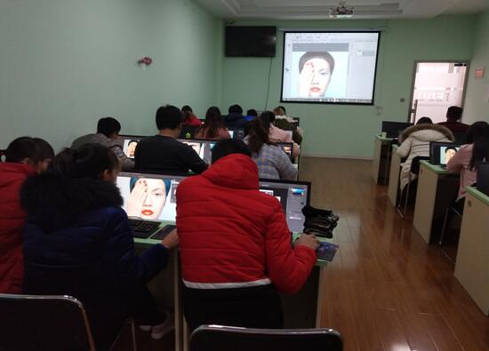 南阳ps免费训练营 让学员走进Photoshop的世界_www.itpxw.cn