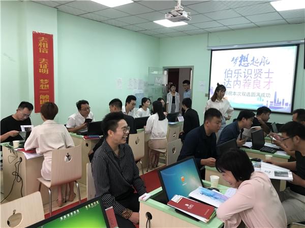 南阳UI培训班UID-1805班双选会_www.itpxw.cn